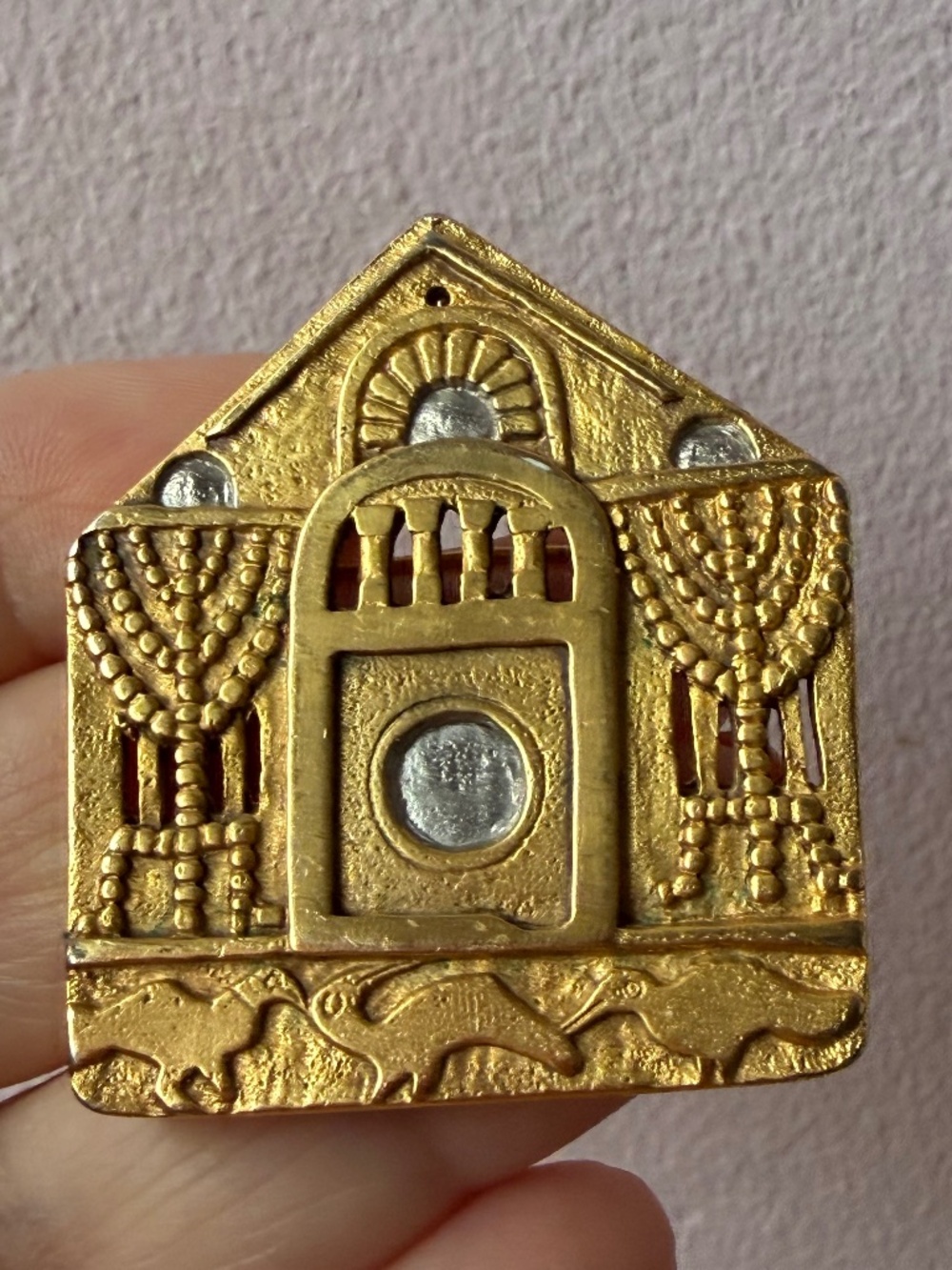 VINTGE MMA METROPOLITAN MUSEUM OF ART SYNAGOGUE JEWISH TEMPLE PENDANT BROOCH PIN - Picture 2 of 16